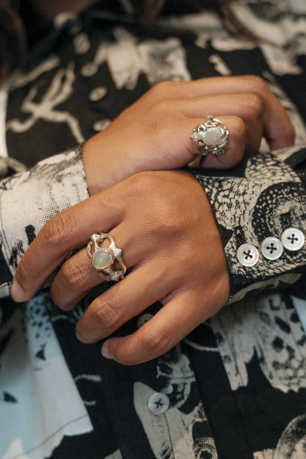 Mujer Espejo Ring (Opal)