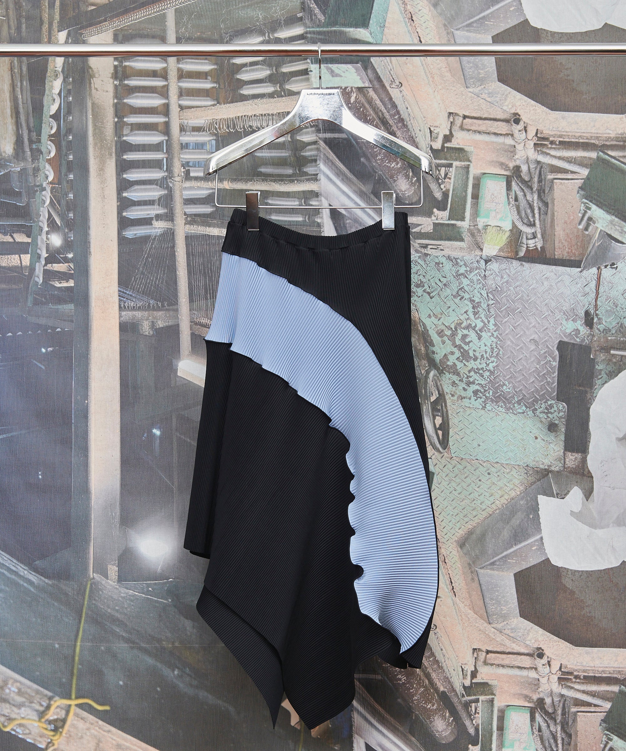 Arch Skirt (Black/Periwinkle)
