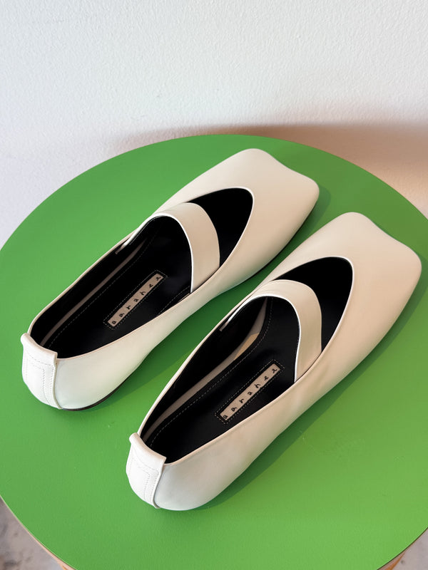 Oojoo Ballerina Flats (White)