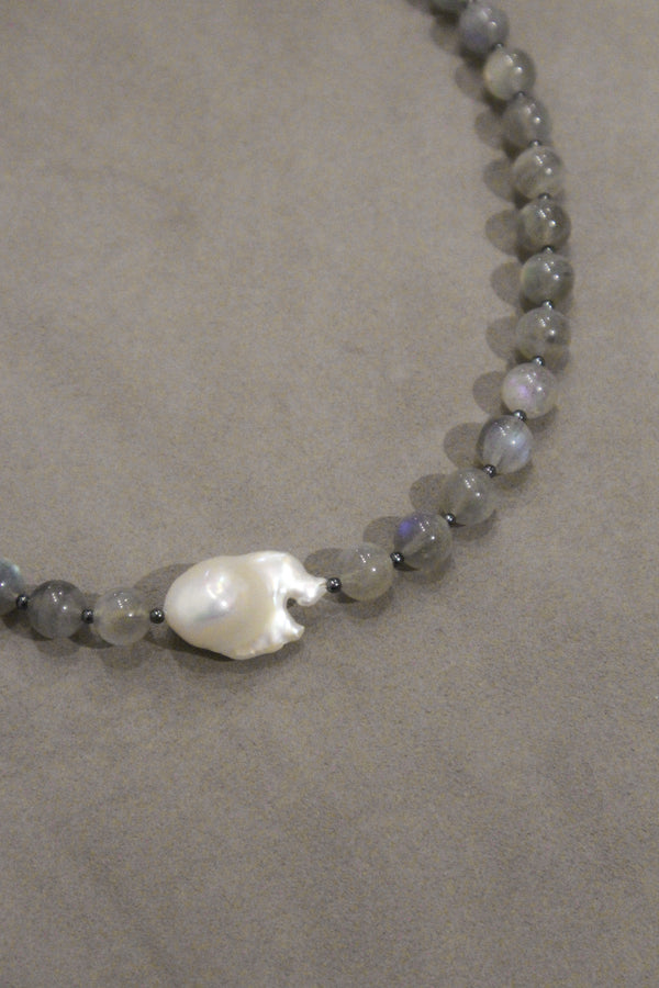 Oyster Thief Necklace (Labradorite)