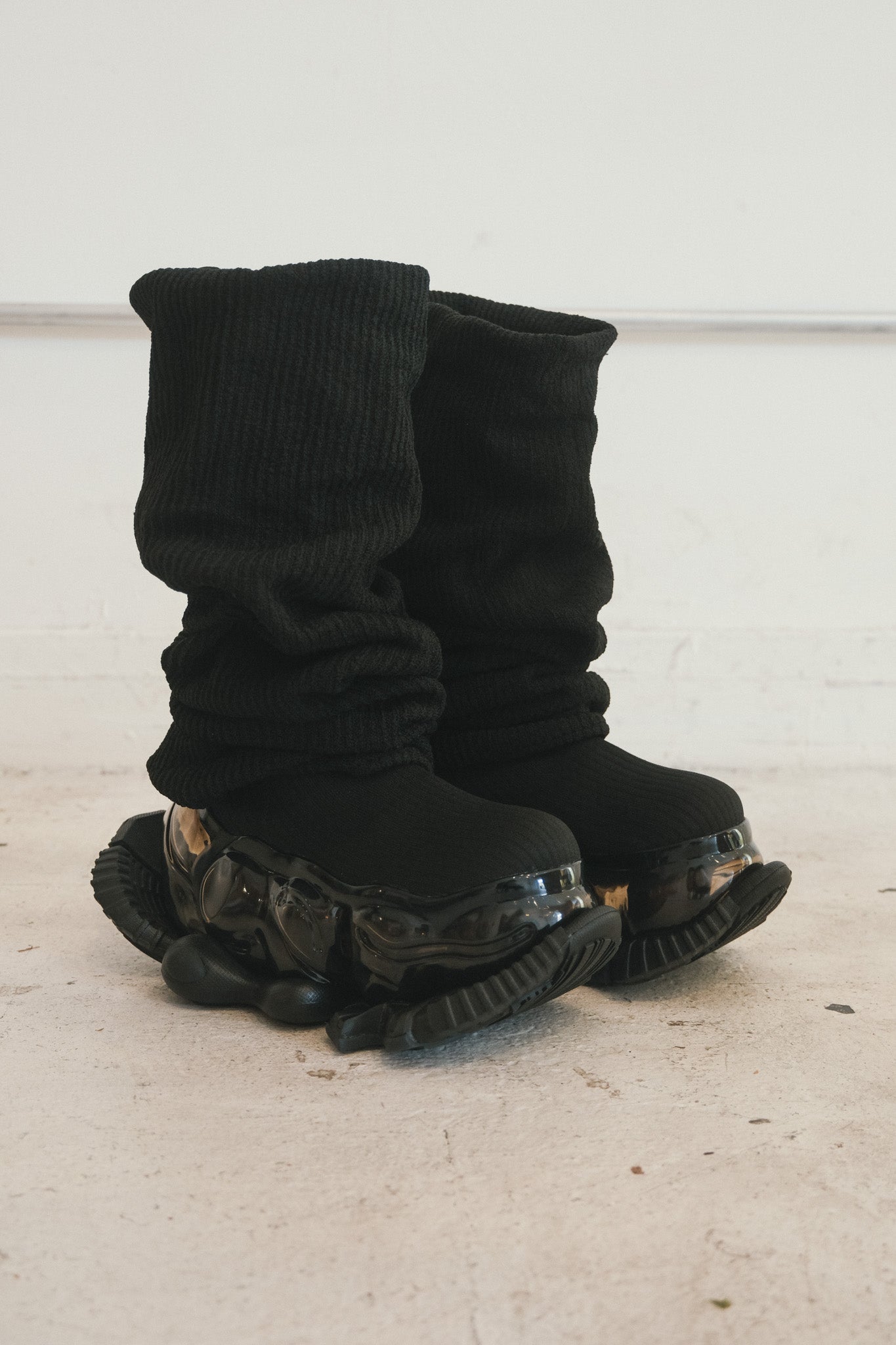Skyscraper Falcon Loose Sock Sneaker (Black)