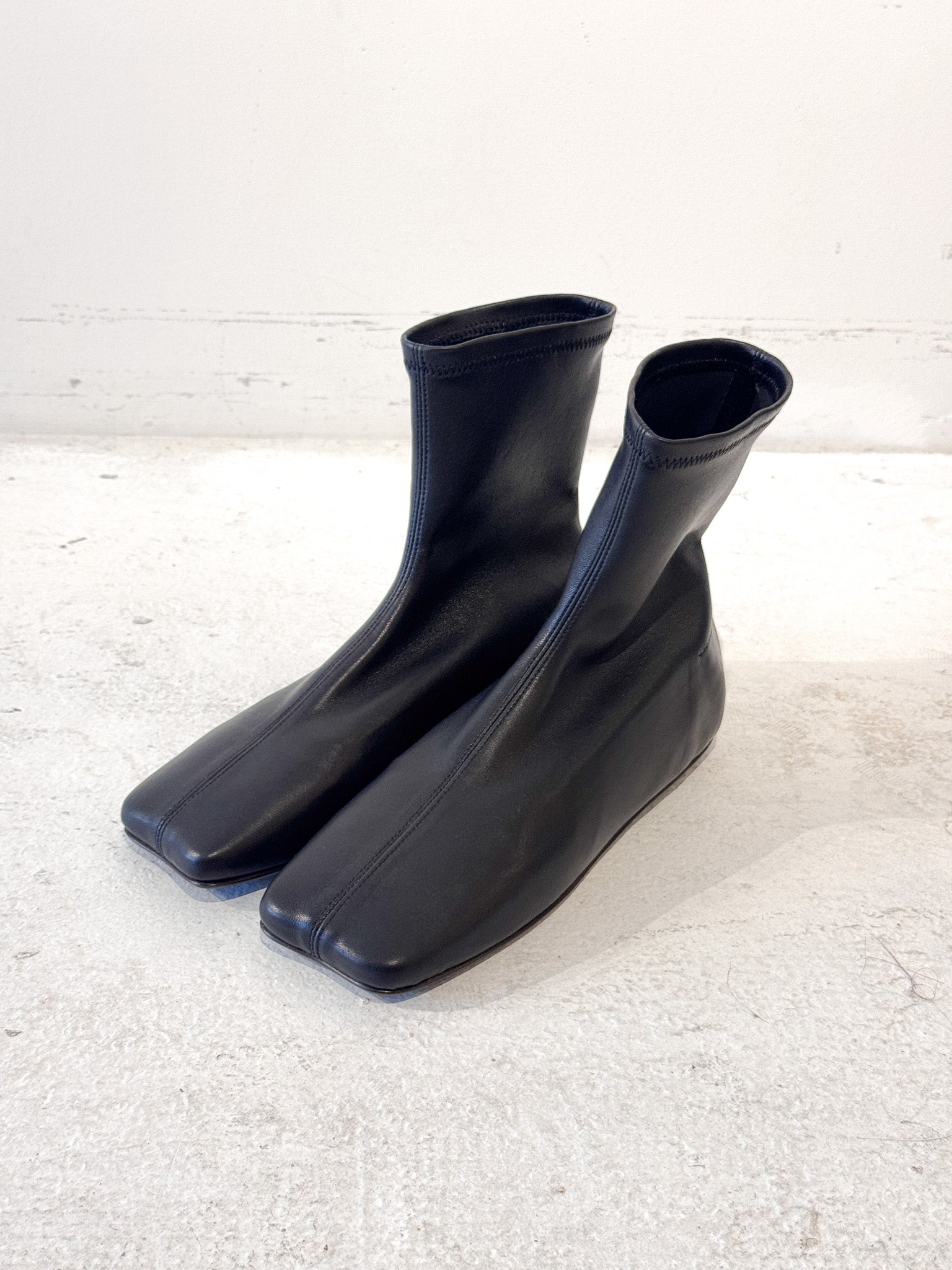 Hira Stretch Ankle Boots (Black)