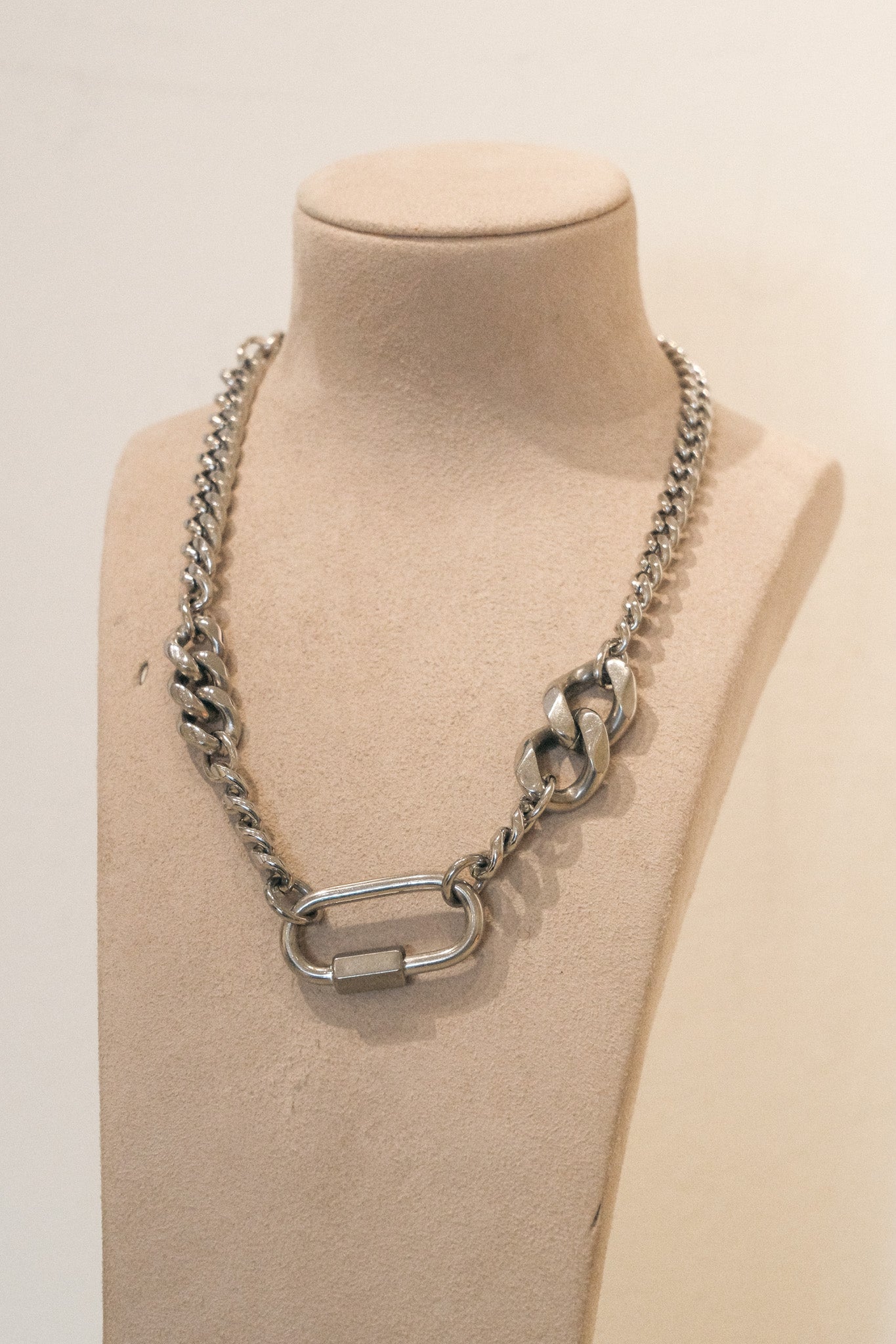 Carabiner Choker