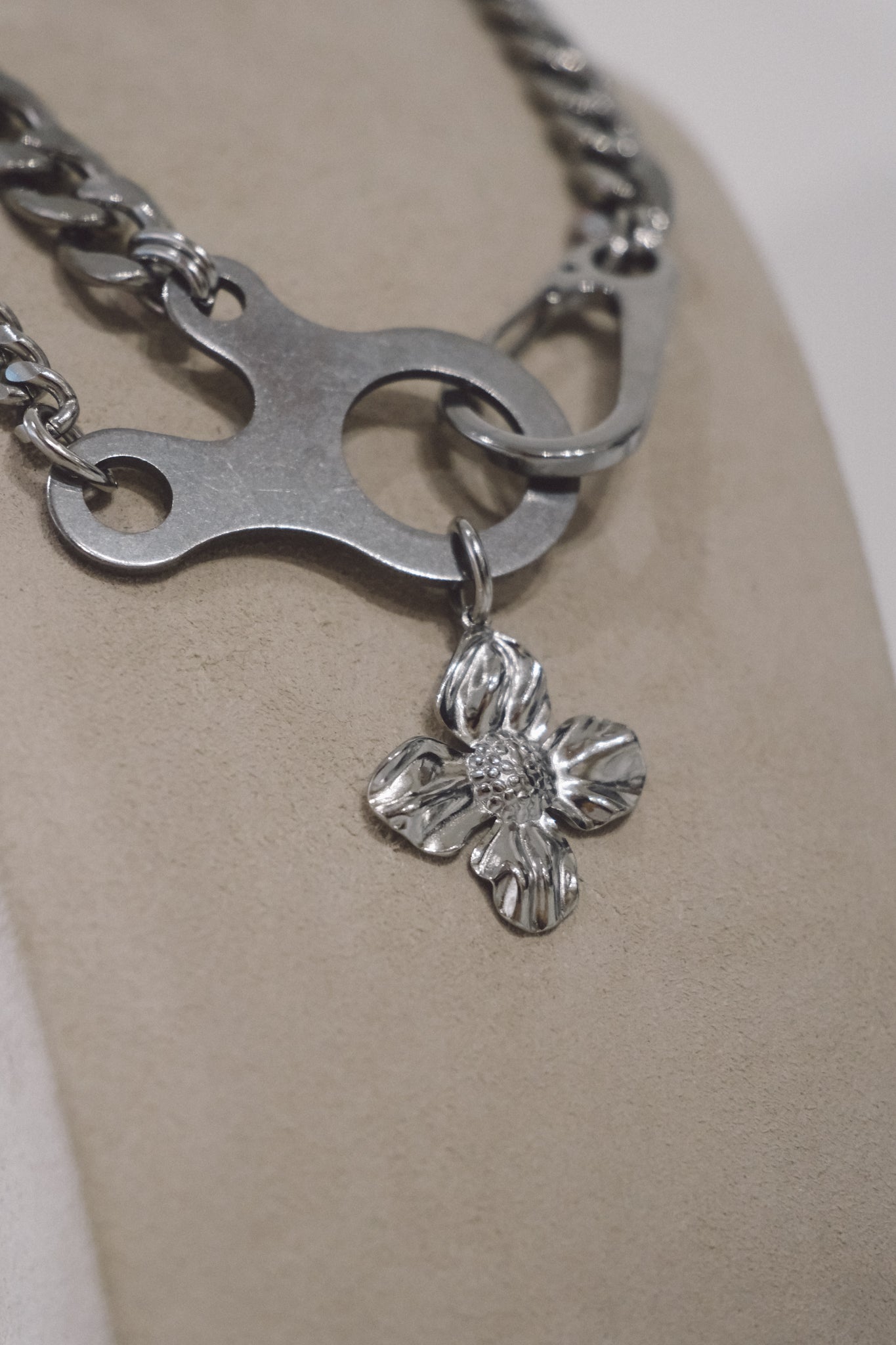 Barbed Flower Chain