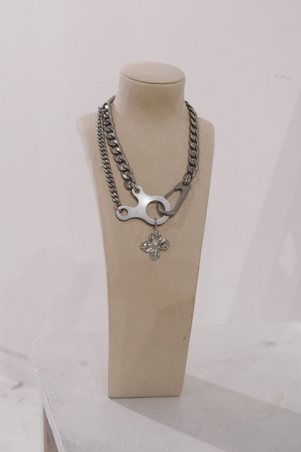 Barbed Flower Chain