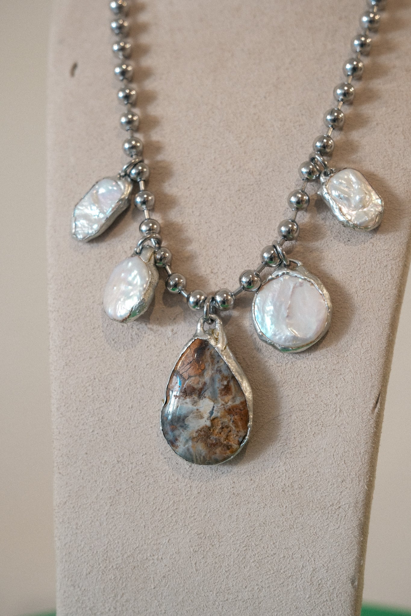 5 Charm Necklace (Baroque Pearl, Agate)