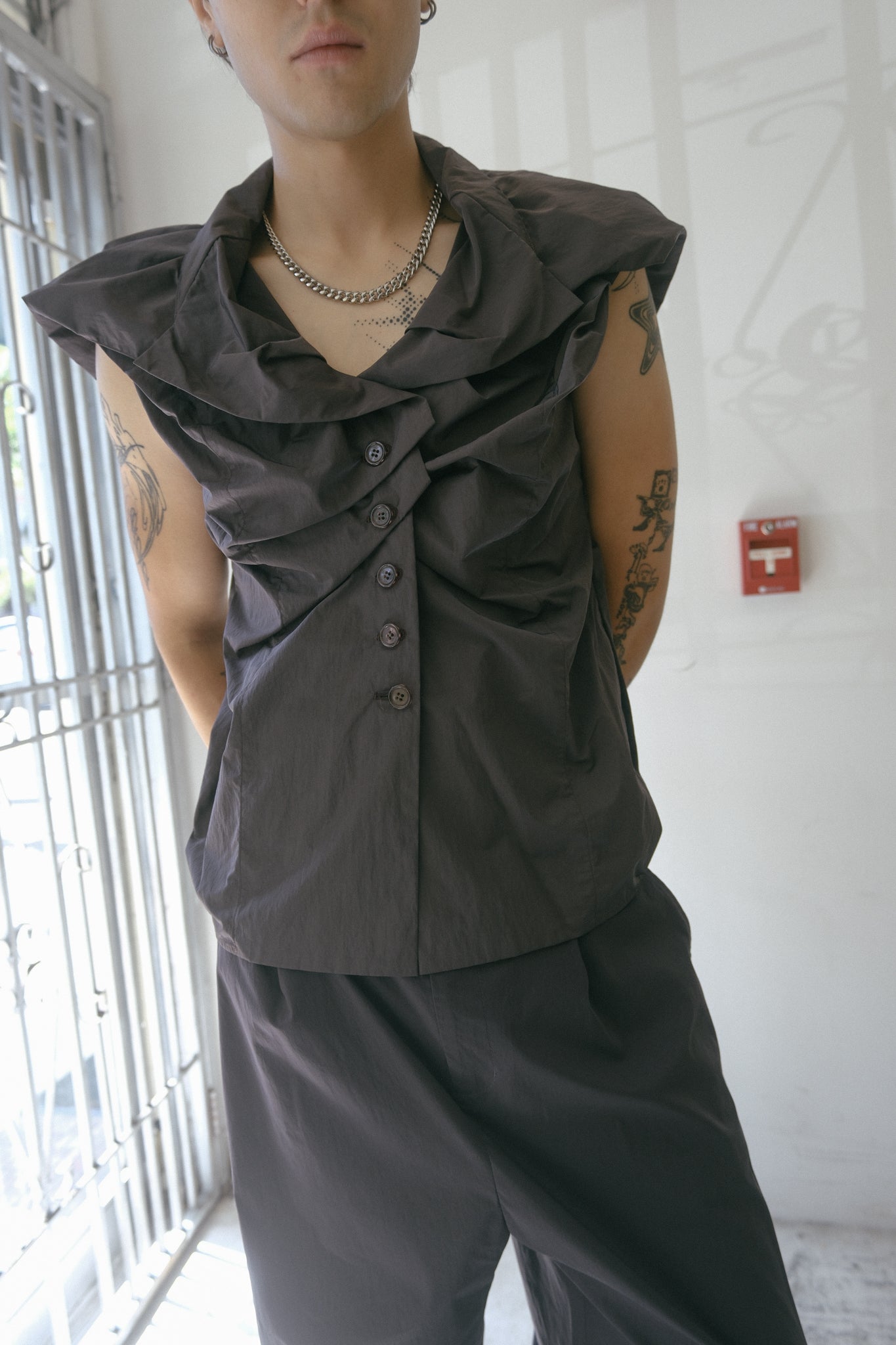 "Observer" Nylon Sleeveless Jacket (Gray)