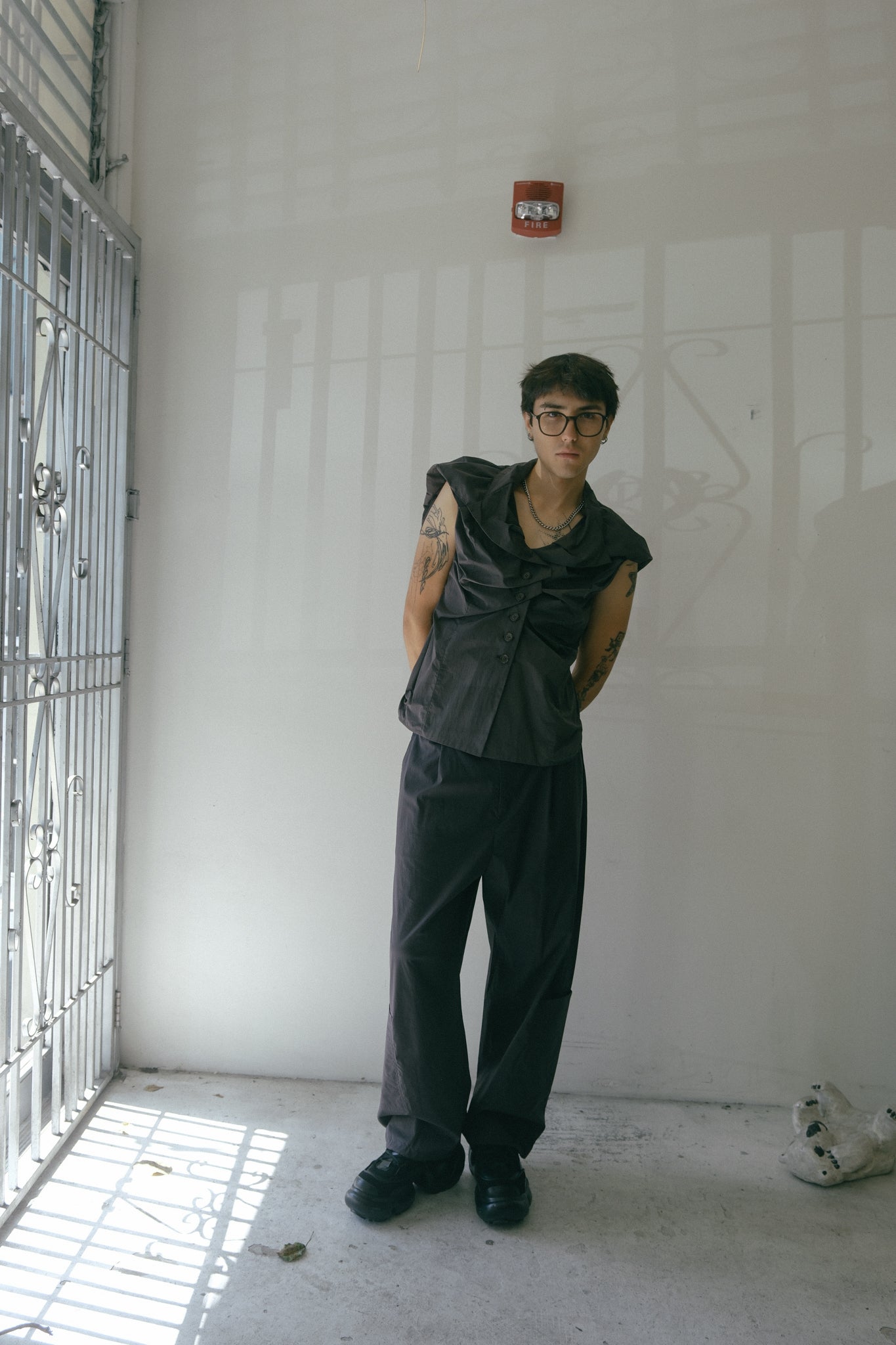 "Observer" Nylon Sleeveless Jacket (Gray)