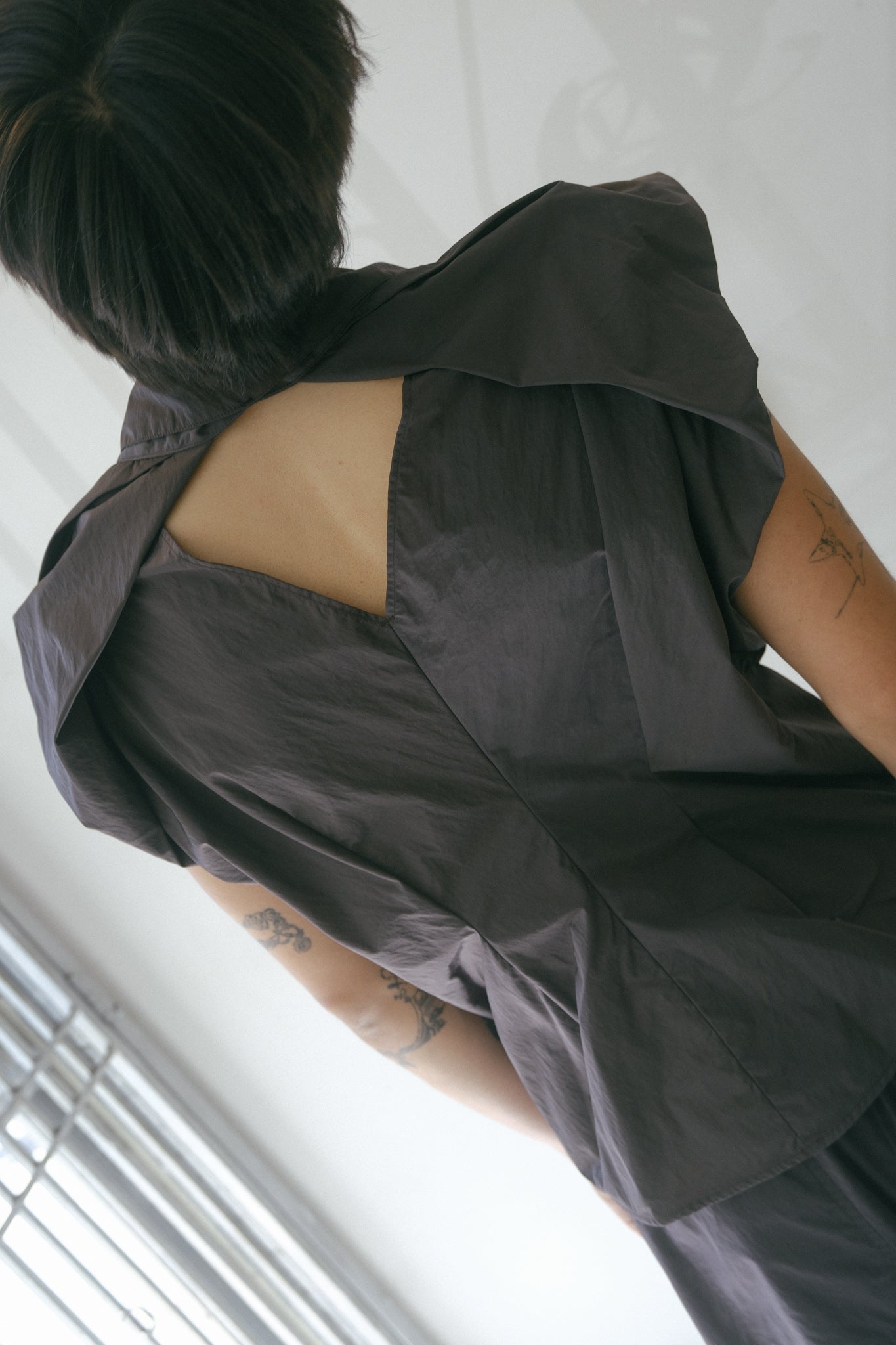 "Observer" Nylon Sleeveless Jacket (Gray)