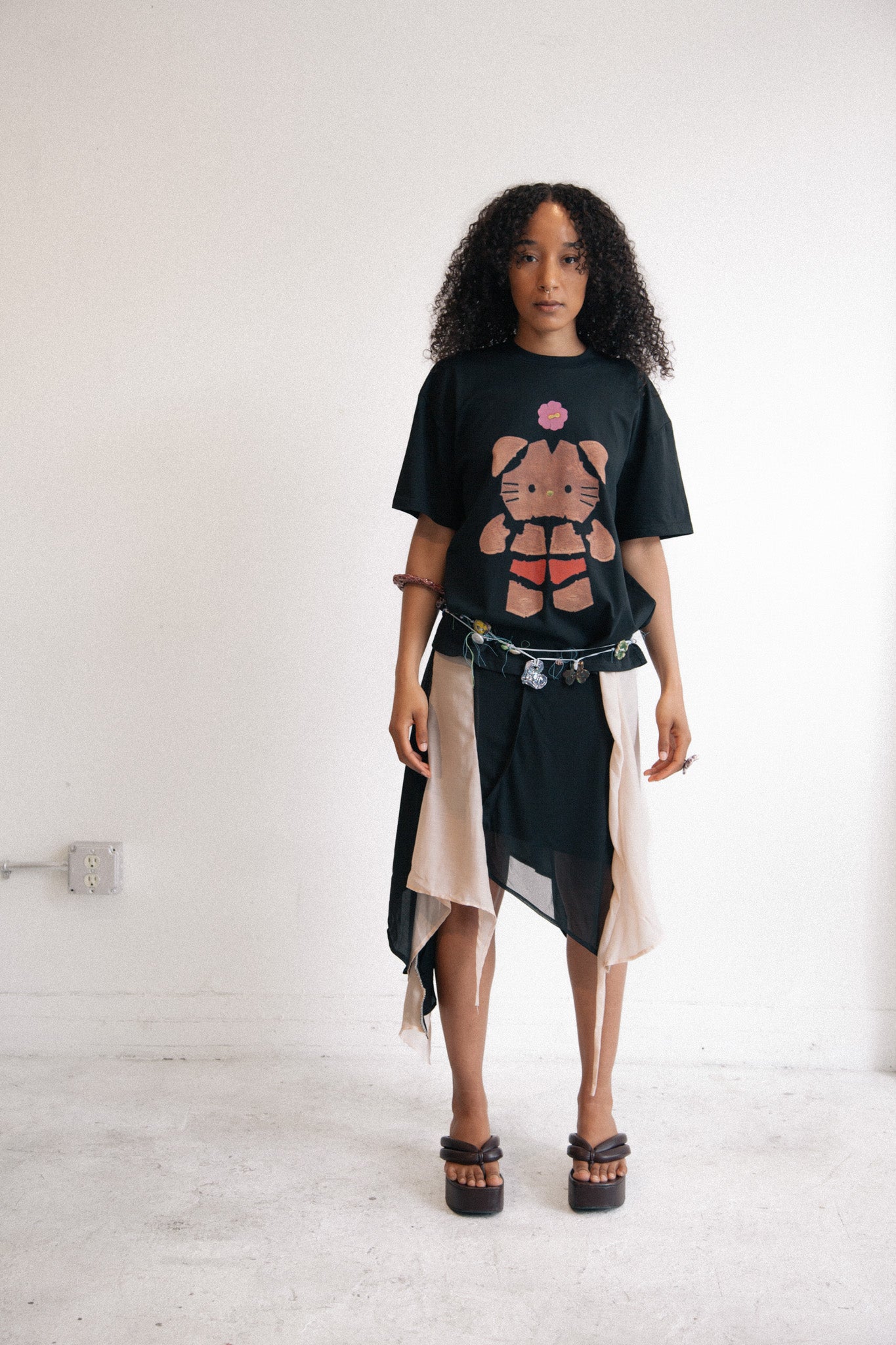 Dismantle Hello Kitty (Black)